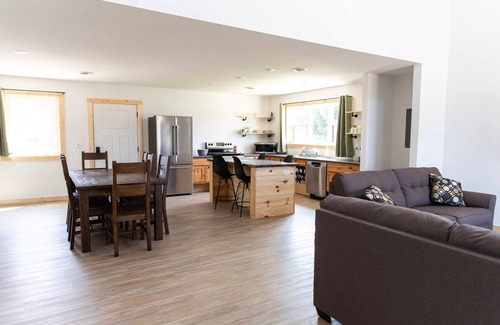 Decorah Villa | Bluffside Gardens Oak Series 11 Person Cabin Unit 6