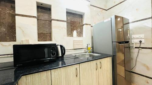 DLF City Apartment | BluO 1BHK - DLF CyberCity, Balcony, Lift, Parking