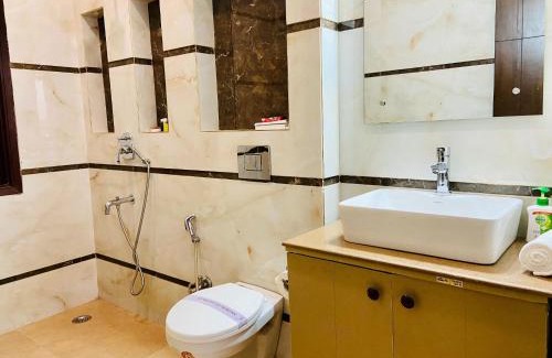 DLF City Apartment | BluO 1BHK - DLF CyberCity, MG Road - Balcony, Lift