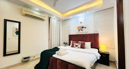 Green Park Apartment | BluO 3BHK Safdarjung Enclave, Lift & Terrace Garden