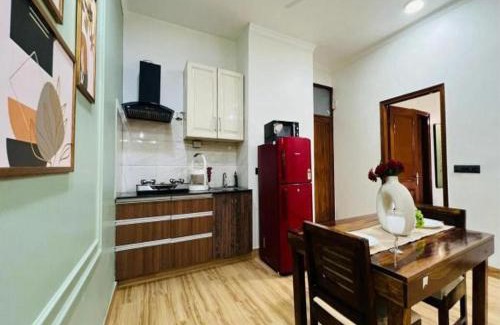 Sushant Lok Apartment | BluO Awesome 1BHK DLF Galleria Market ,Gym TT