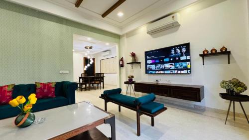 Gurugram Apartment | BluO Luxury Stay - Medicity - Balcony, Tub, Gym TT