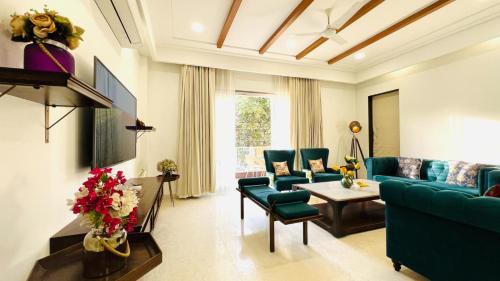 Gurugram Apartment | BluO Luxury Stay - Medicity - Balcony, Tub, Gym TT