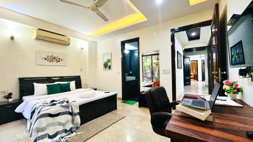 New Delhi Apartment | BluO Park Facing 3BHK- Lift, Balcony, Parking
