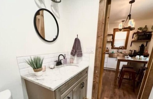 Waco Cabin | Blush Cabin 4min to Homestead 18min to Magnolia