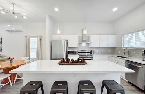 Denver Heights House | BMT Grad-FUN photo wall-2.5mi to Downtown-Riverwalk-2mi to Alamodome & FrostBank