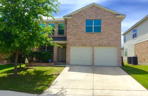Heritage House | *BMT* Huge Home Near LACKLAND/SEA WORLD/ALAMO