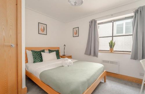 The City of London Apartment | BnBNova - Holborn - 2BR Near Covent Garden