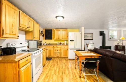 Central - Terry Apartment | Bo360 Old West Abode with Hot Tub and Sauna