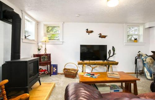 Central - Terry Apartment | Bo360 Old West Abode with Hot Tub and Sauna