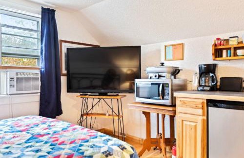 Central - Terry Apartment | Bo360 Old West Landing with Hot Tub and Sunrise Views