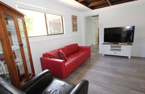 Boambee House | Boambee Hideaway - country cottage