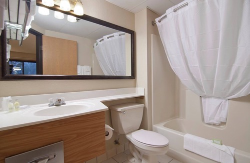Faribault Hotel | Boarders Inn & Suites by Cobblestone Hotels - Faribault
