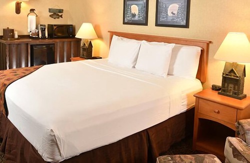 Waukon Hotel | Boarders Inn & Suites by Cobblestone Hotels – Waukon