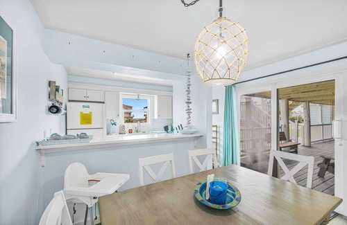 Pensacola Beach Condo | Boardwalk Bliss – Townhouse-Style Condo A8