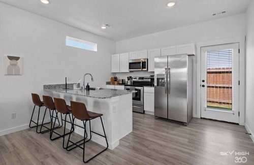 Centerton House | Boardwalk Chic Modern Centerton Retreat 2-Bed/2Bath