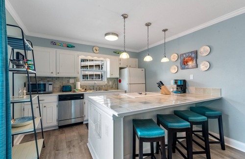 Pensacola Beach Condo | Boardwalk F3-Chic bayside 2BR, easy beach access, pool
