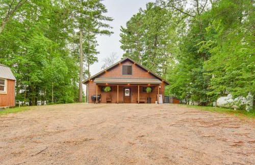 Siren House | Boat Dock, BBQ and Fireside Fun Clam Lake Cabin