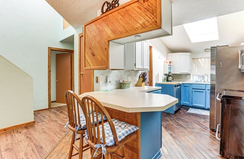 Farwell House | Boat Dock & Lake Access: Farwell Home w/Balcony!