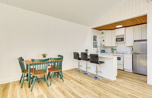 Tranquil Harbour House | Boat, Fish & Bike: Oak Island Home w/Large Yard