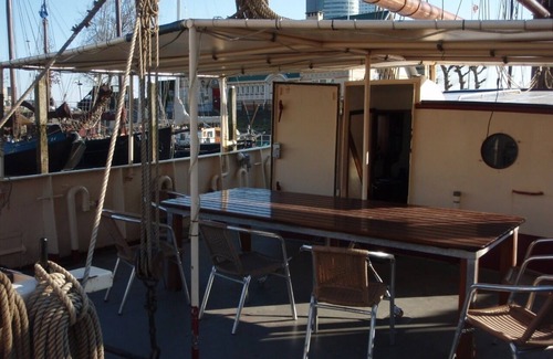 Scheepvaartkwartier Boat Rental | Boat in the heart of Rotterdam