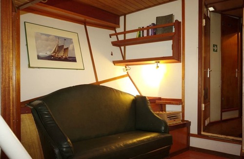Scheepvaartkwartier Boat Rental | Boat in the heart of Rotterdam