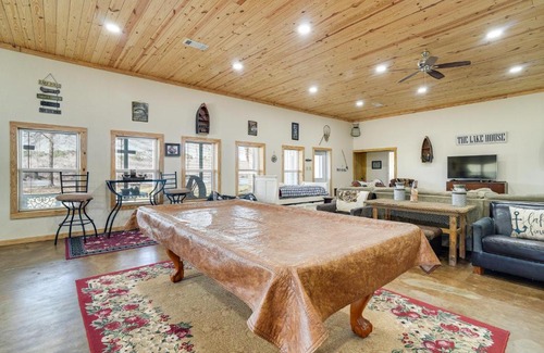 Negreet House | Boat Launch On-Site Lakefront Toledo Bend Getaway