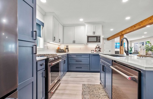 Lone Star House | Boat Ramp, Kayaks, BBQ Grill, King Bed!