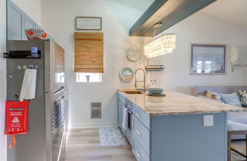 Oak Harbor Condo | Boat Slip & Pool Access: Oak Harbor Haven!