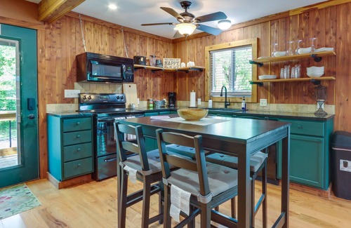 Warsaw Cabin | Boat Slip + Screened Porch: Warsaw Cabin Retreat