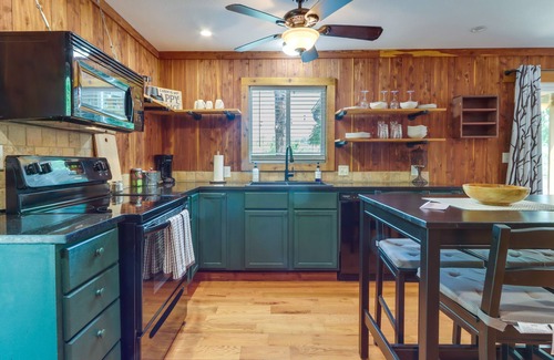 Warsaw Cabin | Boat Slip + Screened Porch: Warsaw Cabin Retreat
