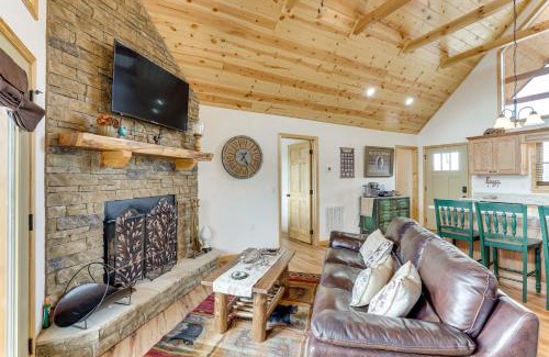 Murphy House | Boat, Swim and Fish Family Cabin in Murphy!