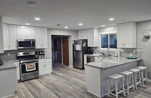 Harrison House | Boaters Paradise: Stay, Sail, and Dine!