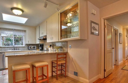 Pacific Grove House | Boathouse - Pacific Grove House - Walk to the Water