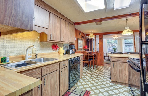 Chiefland House | Boathouse w/Screened Porch: Riverfront Escape!