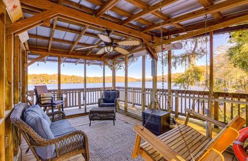 Chiefland House | Boathouse with Screened Porch Riverfront Escape!