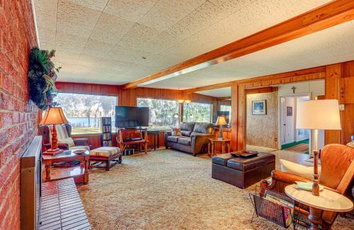 Chiefland House | Boathouse with Screened Porch Riverfront Escape!