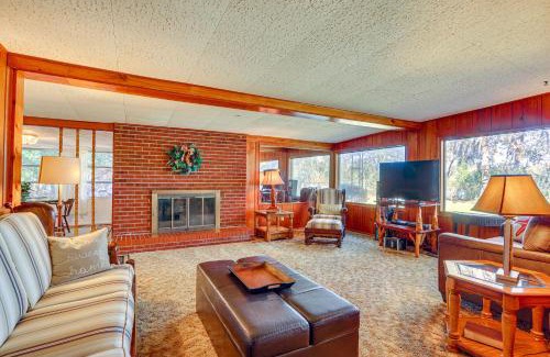 Chiefland House | Boathouse with Screened Porch Riverfront Escape!
