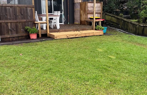 Whitianga Cabin | Boaties rest, safe parking. fenced yard, Walk to beach.