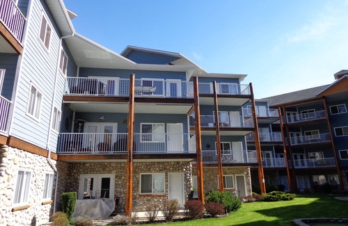 Sicamous Condo | Boating & Sledding Paradise