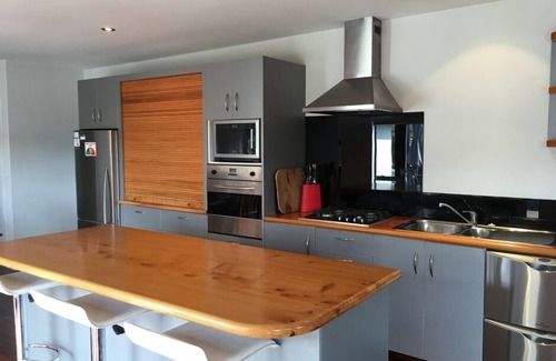 Whangamata House | Bob's Bach by the Beach