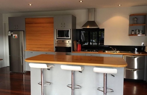 Whangamata House | Bob's Bach by the Beach