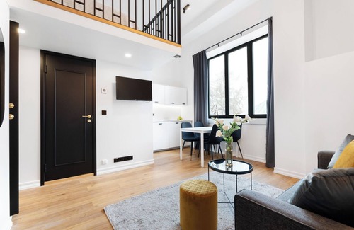 Old Town Apartment | Bob W Duo Lofts