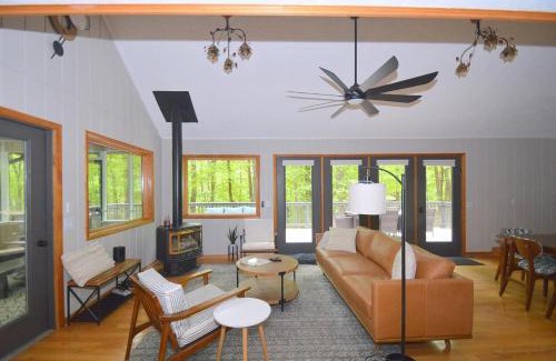 Berkeley Springs House | Bobcat 22 - Hot Tub, Game Room, Wifi, Fire Pit, Pool Access, Fireplace, Grill, Screen Porch, Hiking, Deck, King Bed, Pet Friendly