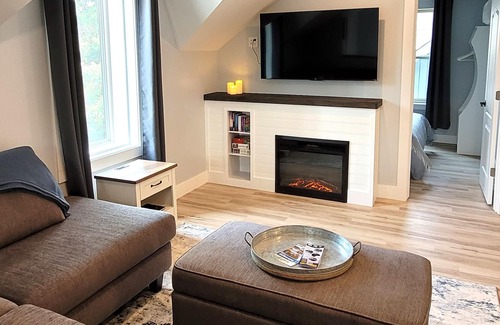 Bobcaygeon Apartment | Bobcaygeon Modern Farmhouse Loft