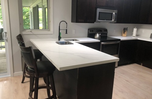 Bobcaygeon Cottage | Bobcaygeon Waterfront-Walk to Town-King Beds
