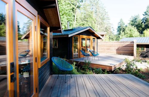 Galiano Villa | Bodega Ridge & Cove Cabins