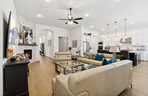 Boerne House | Boerne Cozy Getaway 3 BR 3 1/2 BthnnBoerne Getaway & mins. away from San Antonio