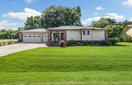 Bella Vista House | Bogey Abode-ON Golf Course-0.6 mi to Bike Trail
