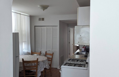 West Loop Apartment | Bohemian 2-bedroom apartment with WiFi, AC in fabulous Chicago